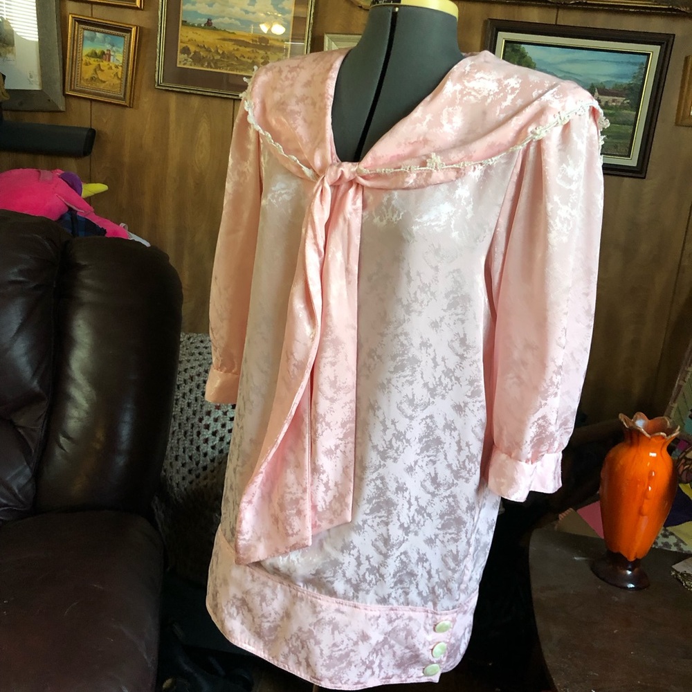 Adorable Longer Length 90’s Blouse